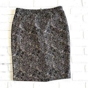 🍩THE Limited Size 10 Black and White Lace Skirt